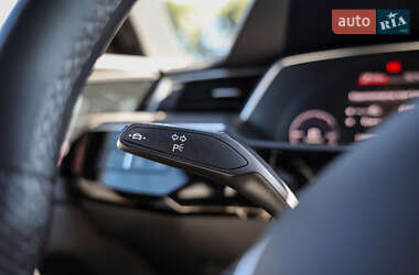 Внедорожник / Кроссовер Audi e-tron 2022 в 