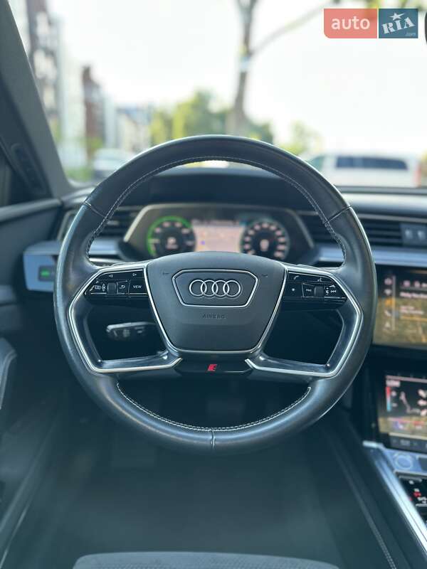 Позашляховик / Кросовер Audi e-tron 2020 в Білогородці