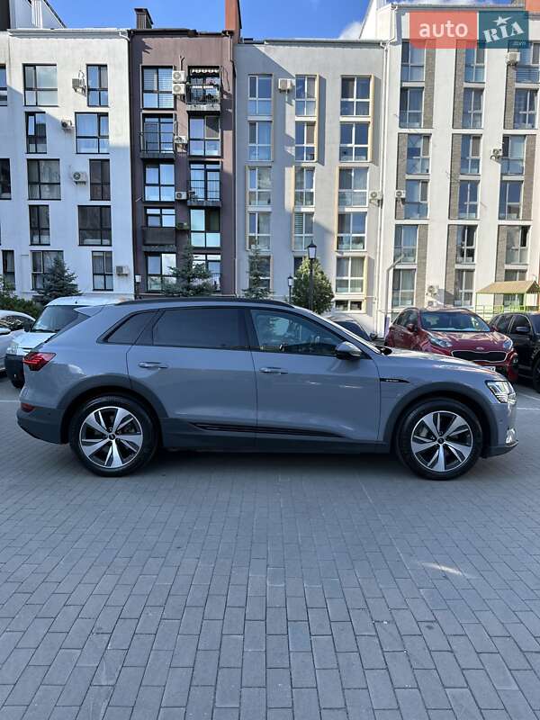 Позашляховик / Кросовер Audi e-tron 2020 в Білогородці
