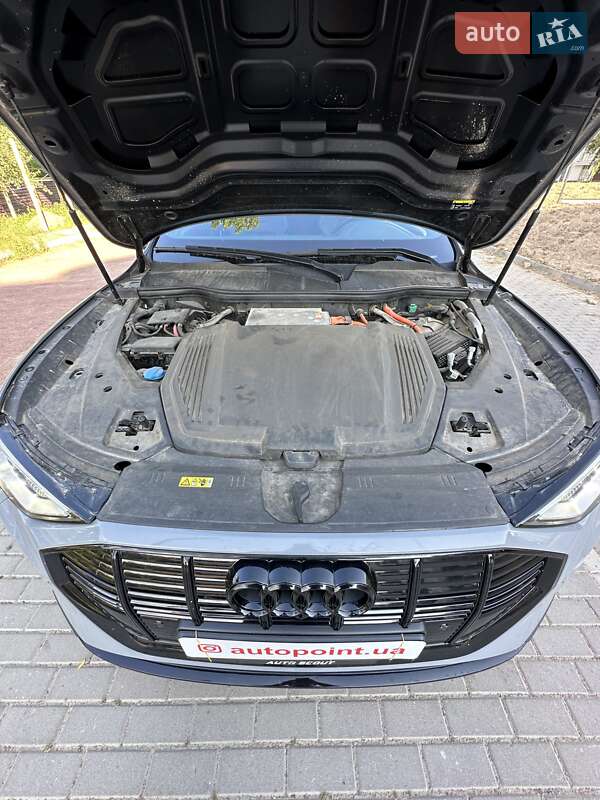 Позашляховик / Кросовер Audi e-tron 2020 в Білогородці