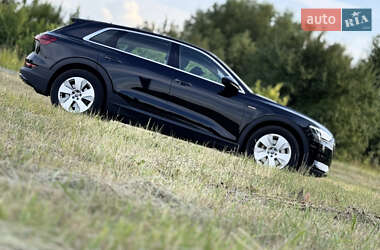 Внедорожник / Кроссовер Audi e-tron 2019 в 