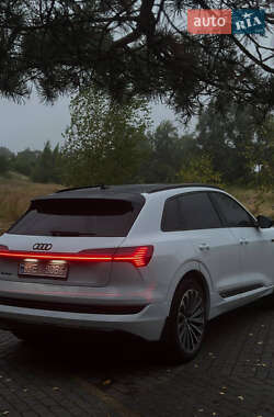 Внедорожник / Кроссовер Audi e-tron 2019 в 
