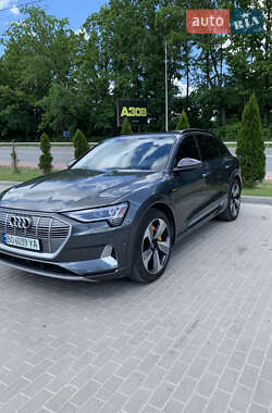 Позашляховик / Кросовер Audi e-tron 2019 в 