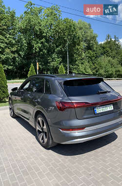 Позашляховик / Кросовер Audi e-tron 2019 в 