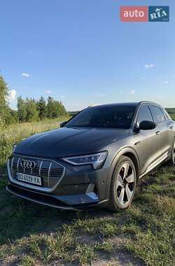 Позашляховик / Кросовер Audi e-tron 2019 в 