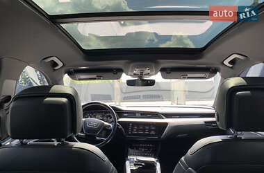 Позашляховик / Кросовер Audi e-tron 2019 в 