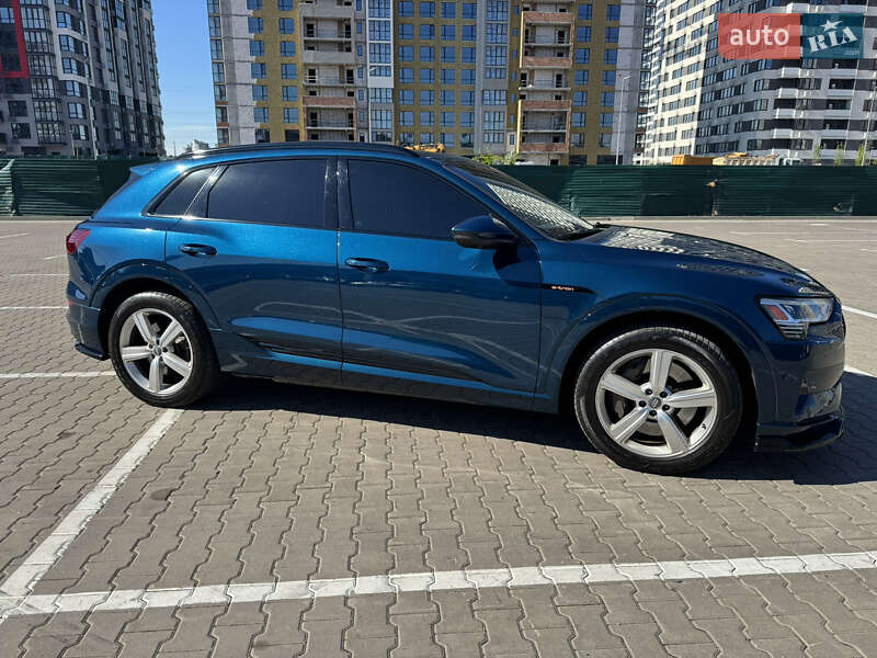 Внедорожник / Кроссовер Audi e-tron 2019 в Киеве