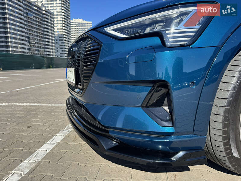 Внедорожник / Кроссовер Audi e-tron 2019 в Киеве
