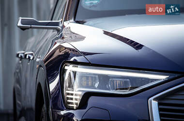 Внедорожник / Кроссовер Audi e-tron 2020 в 