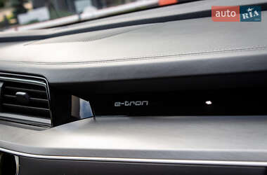 Внедорожник / Кроссовер Audi e-tron 2020 в 