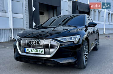 Внедорожник / Кроссовер Audi e-tron 2022 в 
