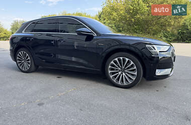 Внедорожник / Кроссовер Audi e-tron 2022 в 