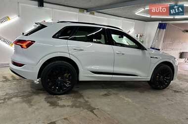 Внедорожник / Кроссовер Audi e-tron 2019 в 