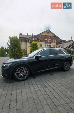 Внедорожник / Кроссовер Audi e-tron 2020 в 