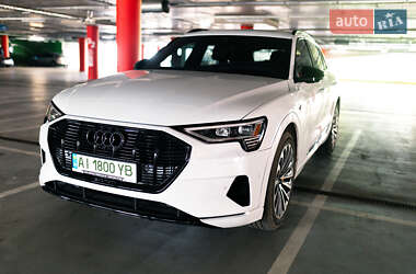 Внедорожник / Кроссовер Audi e-tron 2019 в 