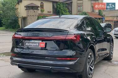 Внедорожник / Кроссовер Audi e-tron 2022 в 