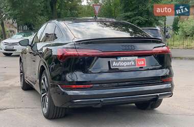 Внедорожник / Кроссовер Audi e-tron 2022 в 
