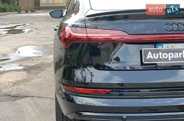 Внедорожник / Кроссовер Audi e-tron 2022 в 