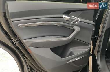 Внедорожник / Кроссовер Audi e-tron 2022 в 