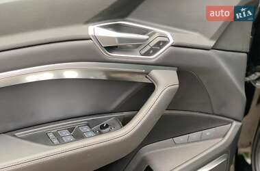 Внедорожник / Кроссовер Audi e-tron 2022 в 