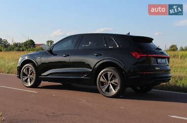 Внедорожник / Кроссовер Audi e-tron 2022 в 