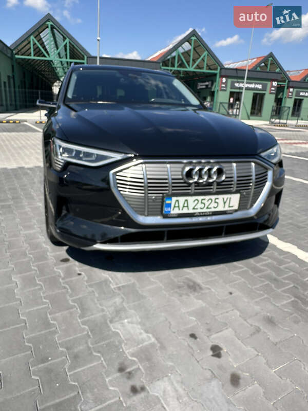 Внедорожник / Кроссовер Audi e-tron 2019 в Киеве