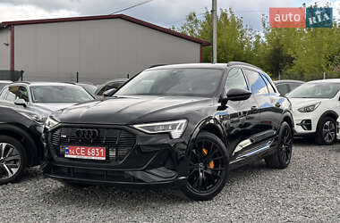 Внедорожник / Кроссовер Audi e-tron 2022 в 