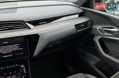 Внедорожник / Кроссовер Audi e-tron 2022 в 