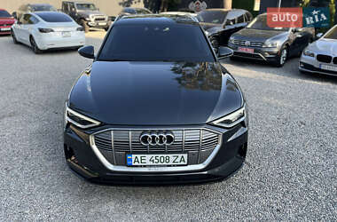 Внедорожник / Кроссовер Audi e-tron 2020 в 