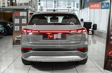 Позашляховик / Кросовер Audi e-tron 2022 в 