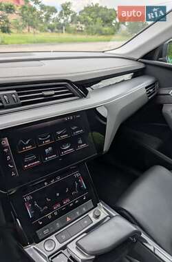 Внедорожник / Кроссовер Audi e-tron 2019 в 