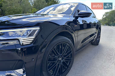 Внедорожник / Кроссовер Audi e-tron 2020 в 