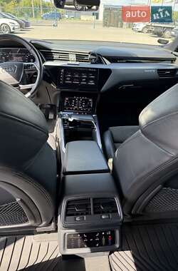 Внедорожник / Кроссовер Audi e-tron 2019 в 