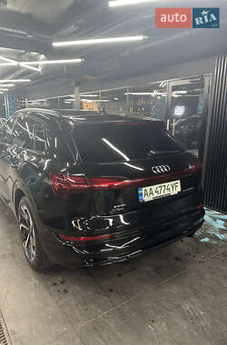 Внедорожник / Кроссовер Audi e-tron 2021 в 