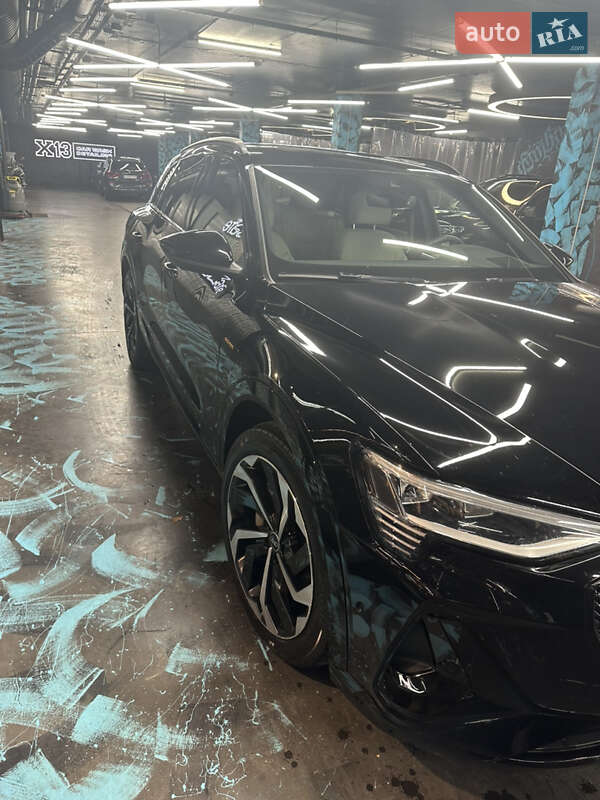 Внедорожник / Кроссовер Audi e-tron 2021 в Киеве