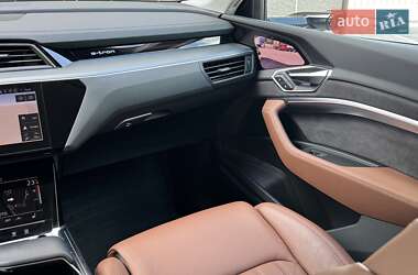 Внедорожник / Кроссовер Audi e-tron 2020 в 