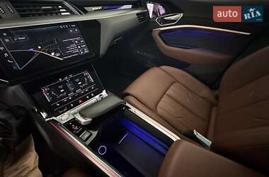 Внедорожник / Кроссовер Audi e-tron 2020 в 