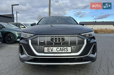 Внедорожник / Кроссовер Audi e-tron 2024 в 