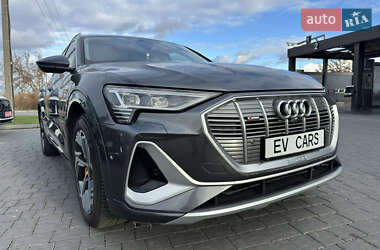 Внедорожник / Кроссовер Audi e-tron 2024 в 