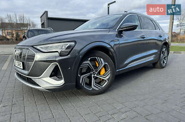 Внедорожник / Кроссовер Audi e-tron 2024 в 