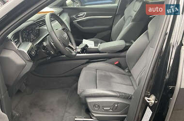 Позашляховик / Кросовер Audi e-tron 2022 в 