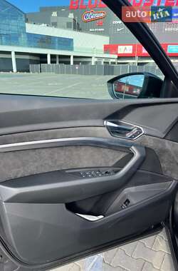 Внедорожник / Кроссовер Audi e-tron 2021 в 