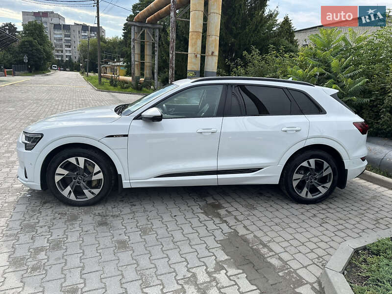 Внедорожник / Кроссовер Audi e-tron 2021 в Новояворовске