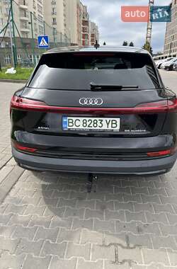 Позашляховик / Кросовер Audi e-tron 2022 в 