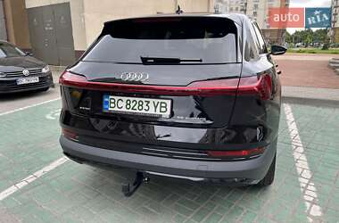 Позашляховик / Кросовер Audi e-tron 2022 в 