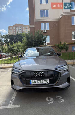 Внедорожник / Кроссовер Audi e-tron 2019 в 