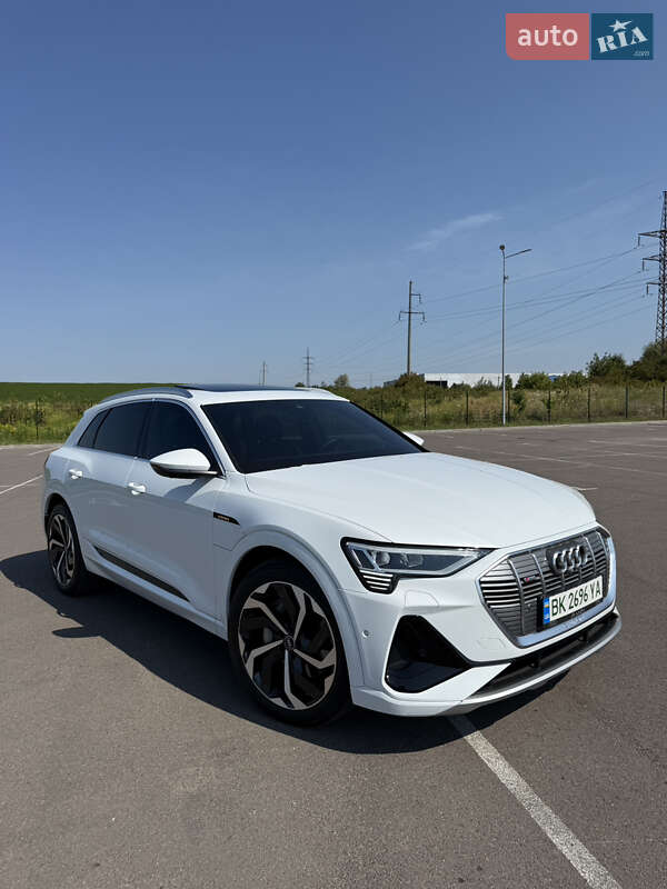 Audi e-tron 2021
