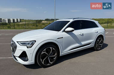 Внедорожник / Кроссовер Audi e-tron 2021 в 