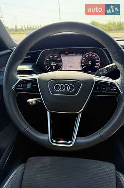 Внедорожник / Кроссовер Audi e-tron 2021 в 