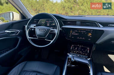 Внедорожник / Кроссовер Audi e-tron 2020 в 
